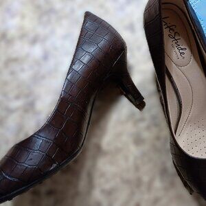 Life Stride Brown Embossed Heels